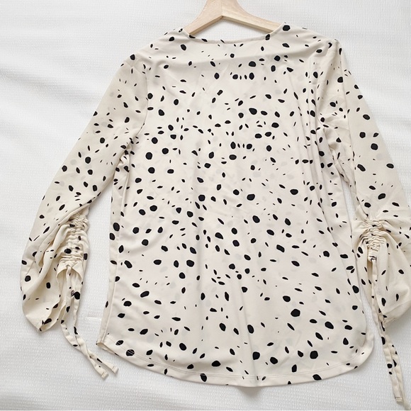 Ann Taylor Cream + Black Speckled V-Neck Ruched Drawstring Sleeves Blouse - Picture 9 of 11